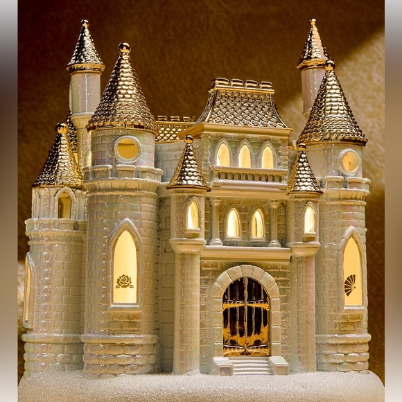 Bath And Body Works Disney Princess Castle 3 Wick Candle Pedestal - Picture 3 of 4